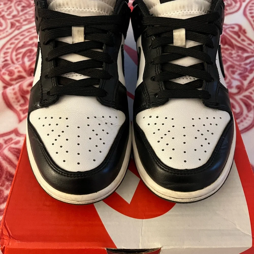 Nike Dunk Lows in White and Black (Pandas) - Picture 3 of 5